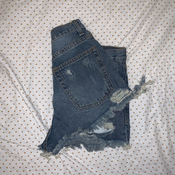 HIGH WAISTED MEDIUM WASH DENIM SHORTS, SIZE SMALL - Picture 4 of 4